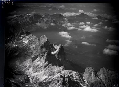 ETH-BIB-Rosengartenspitze, Dolomiten-Inlandflüge-LBS MH01-007287 photo