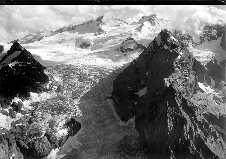 ETH-BIB-Rosenlauigletscher, Wetterhorn v. N. aus 3000 m-Inlandflüge-LBS MH01-004893