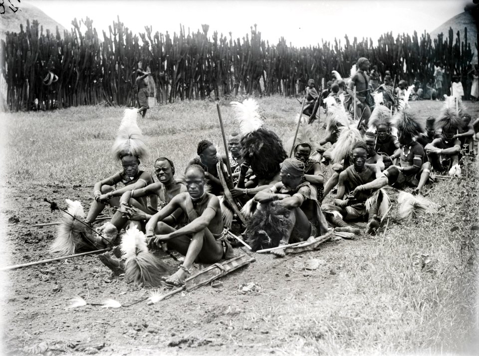 ETH-BIB-Ruhepause im Löwentanz der Waikoma-Kilimanjaroflug 1929-30-LBS MH02-07-0028