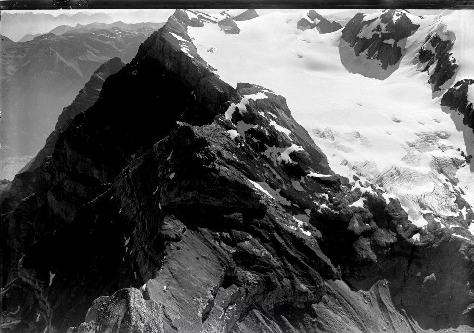 ETH-BIB-Ruchen, Glärnischfirn, Glärnisch, Feuerberg v. N. W. aus 2800 m-Inlandflüge-LBS MH01-003699