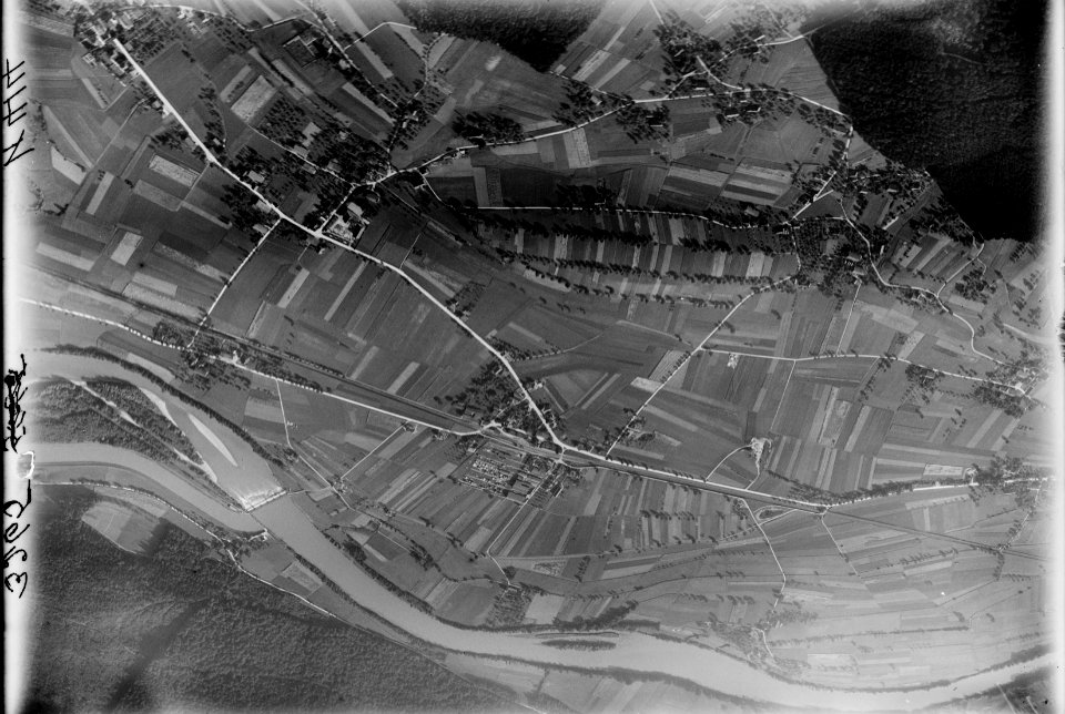 ETH-BIB-Rothrist, Geisshubel, Sennhof v. S. aus 2000 m-Inlandflüge-LBS MH01-003265