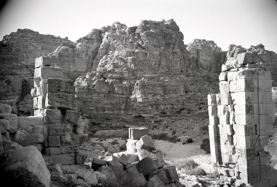 ETH-BIB-Ruine, Petra-Abessinienflug 1934-LBS MH02-22-0120