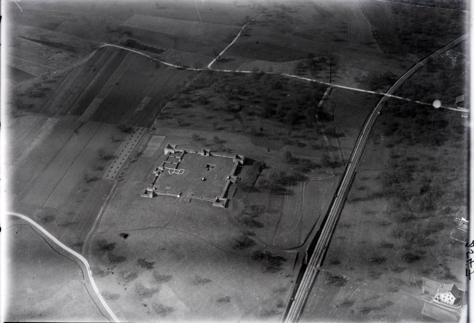 ETH-BIB-Römerkastell Irgenhausen am Pfäffikersee aus 200 m-Inlandflüge-LBS MH01-002547