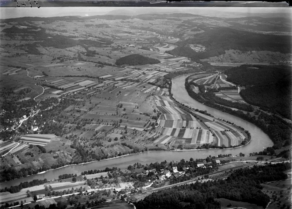 ETH-BIB-Rümikon, Lienheim, Rümikon v. S. W. aus 700 m-Inlandflüge-LBS MH01-005845