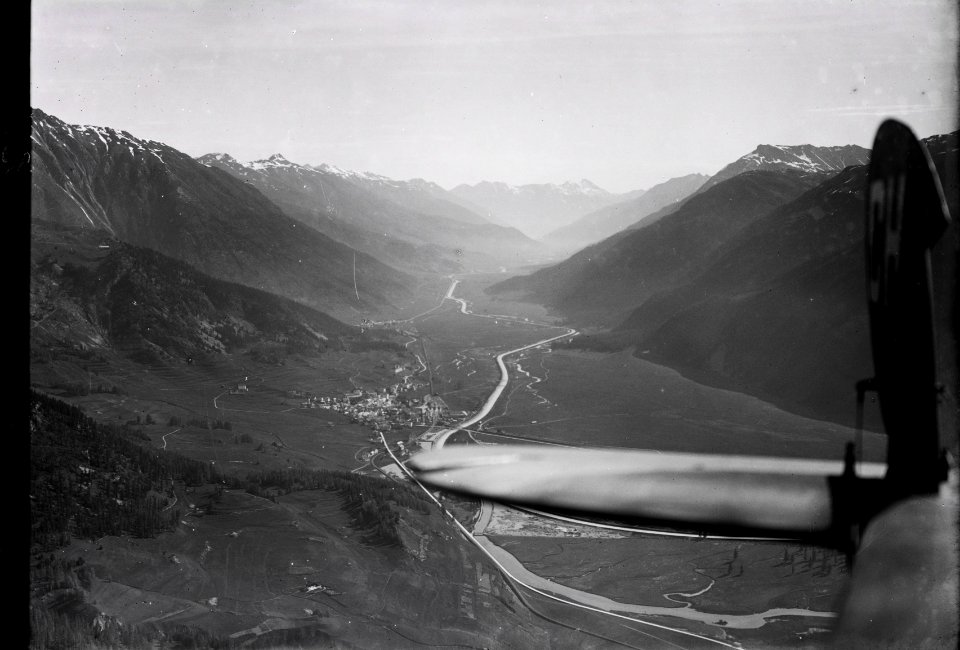 ETH-BIB-Samaden mit Unterengadin aus 2000 m-Inlandflüge-LBS MH01-000860