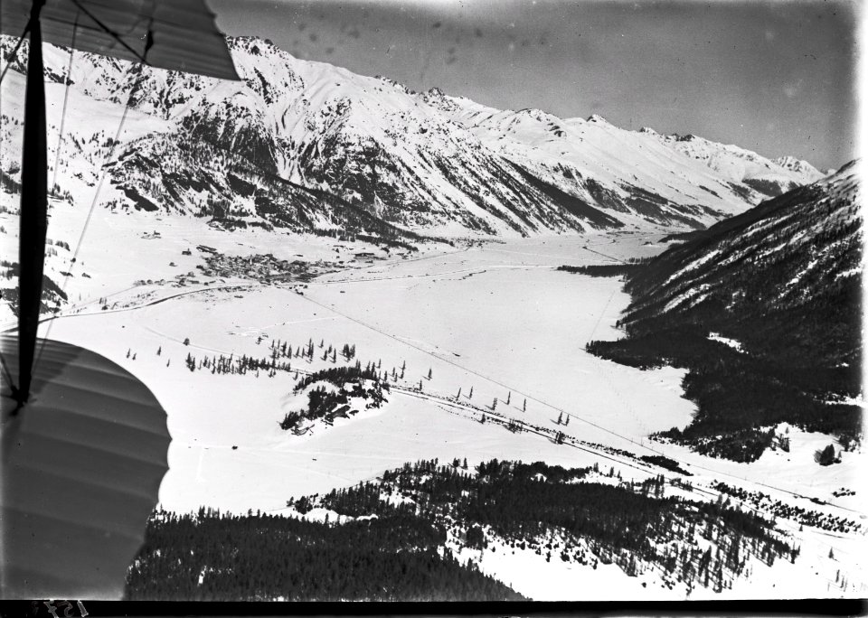 ETH-BIB-Samedan, Bevers, La Punt, Oberengadin, St. Gian, Samedan v. S. aus 2500 m-Inlandflüge-LBS MH01-001573