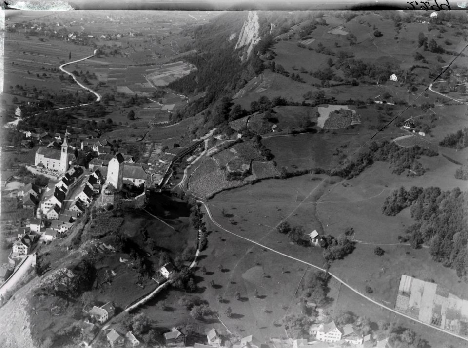 ETH-BIB-Sargans, Schloss Sargans m. Seeztal v. O. aus 200 m-Inlandflüge-LBS MH01-002299