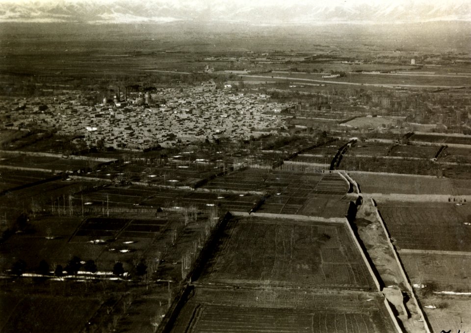 ETH-BIB-Schah-Abdul-Azim -Schrein- mit Elbursgebirge von Süden aus 500 m Höhe-Persienflug 1924-1925-LBS MH02-02-0074-AL-FL