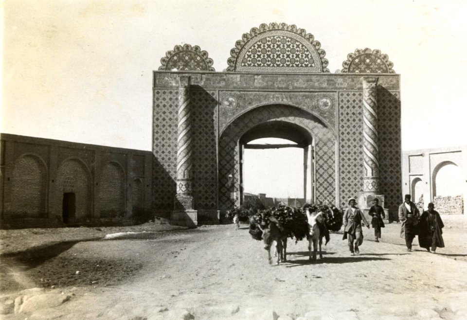 ETH-BIB-Schah Abdul Azim-Tor (Teheran)-Persienflug 1924-1925-LBS MH02-02-0091-AL-FL