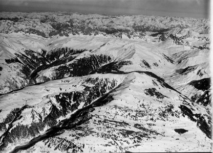 ETH-BIB-Schesaplana, Drusenfluh, Sulzfluh, St. Antönien v. S. aus 4000 m-Inlandflüge-LBS MH01-001537 photo