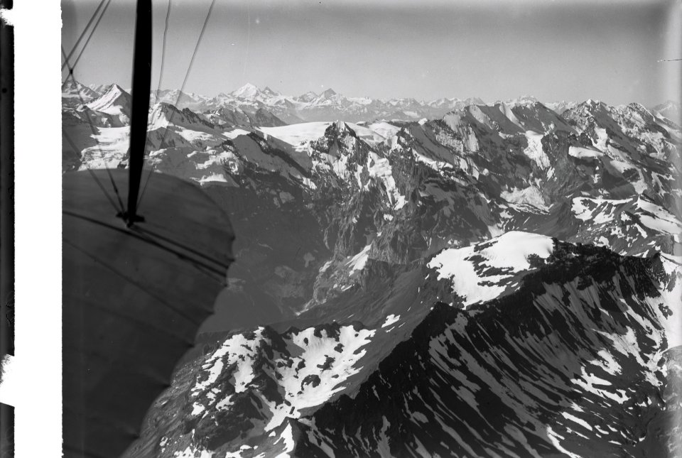 ETH-BIB-Schilthorn, Sefinental, Gspaltenhorn, Blüemlisalp v. N. aus 5000 m-Inlandflüge-LBS MH01-001240