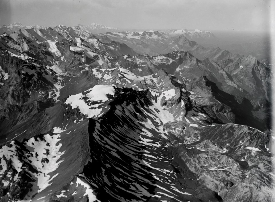 ETH-BIB-Schilthorn, Blüemlisalp Wildstrubel, Mont Blanc v. N. O. aus 5000 m-Inlandflüge-LBS MH01-001252
