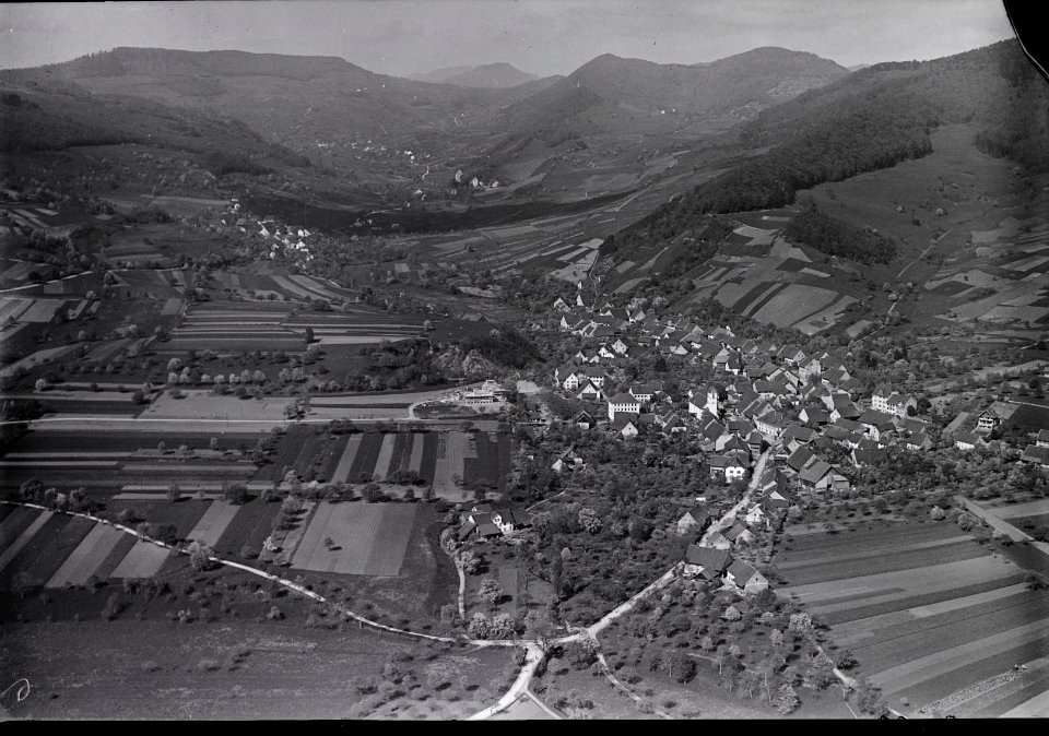 ETH-BIB-Schinznach-Dorf, Oberflachs, Thalheim, Staffelegg v. O. aus 400 m-Inlandflüge-LBS MH01-003598