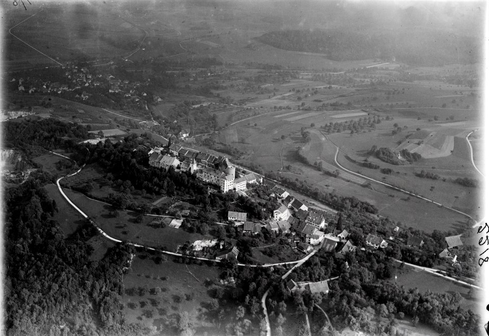 ETH-BIB-Schloss und Städtlein Regensberg aus 100 m-Inlandflüge-LBS MH01-002218