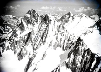 ETH-BIB-Schreckhorn, Wetterhorn, Mittelhorn v. S. aus 4000 m-Inlandflüge-LBS MH01-006473