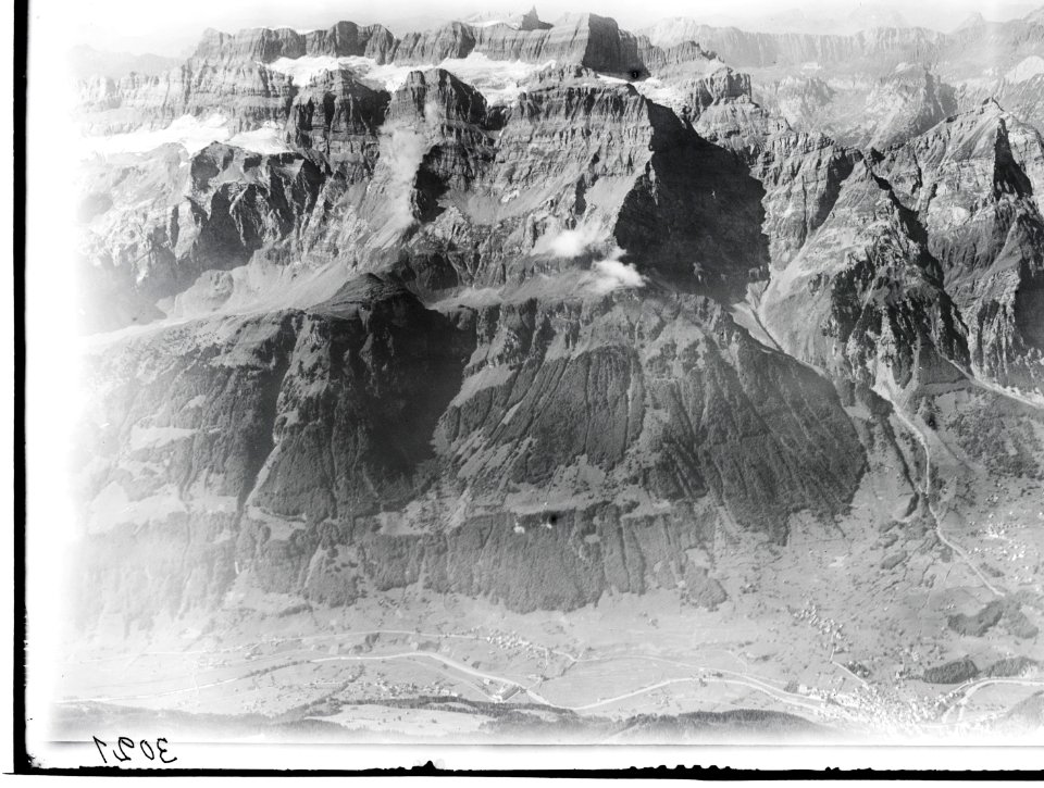 ETH-BIB-Schwanden, Schwändi, Glärnischmassiv v. S. aus 3500 m-Inlandflüge-LBS MH01-003021