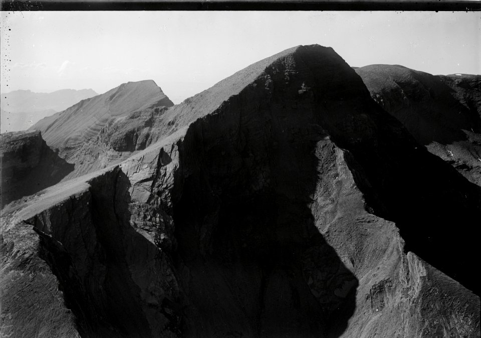 ETH-BIB-Schwarzhorn von der Grossen Scheidegg aus aus 300 m-Inlandflüge-LBS MH01-004894