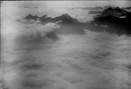 ETH-BIB-Schwalmis, Briesen, Uri Rotstock, Schöneggpass v. N. W. aus 2800 m-Inlandflüge-LBS MH01-004679