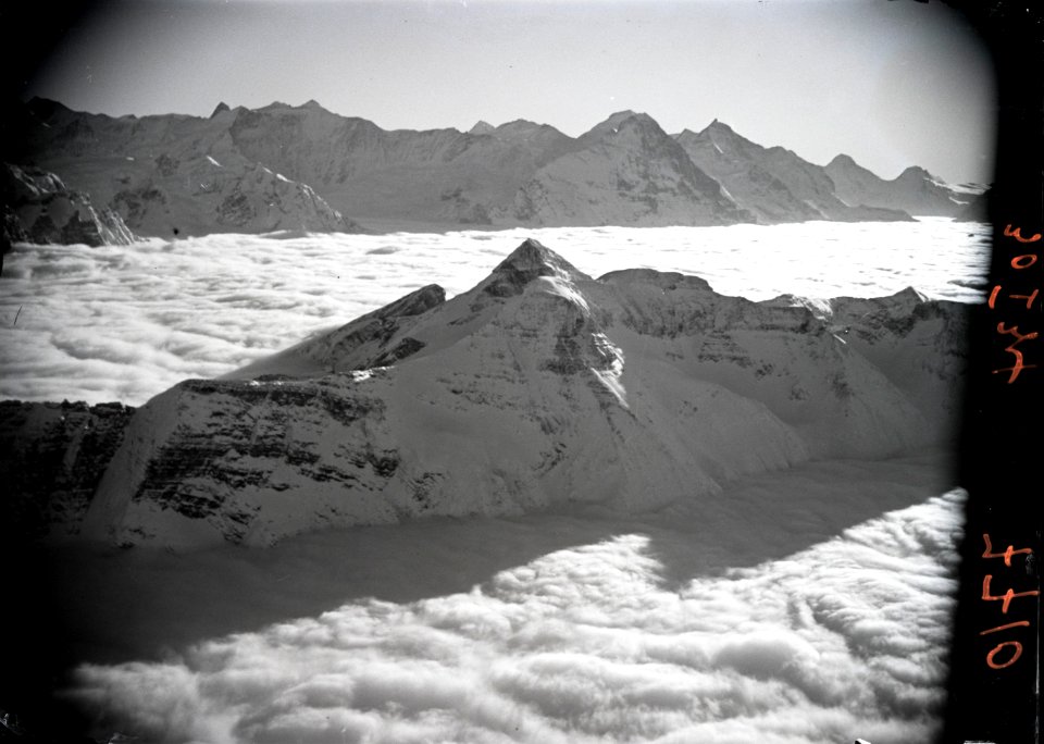 ETH-BIB-Schwarzhorn, Eiger, Mönch-Inlandflüge-LBS MH01-007710