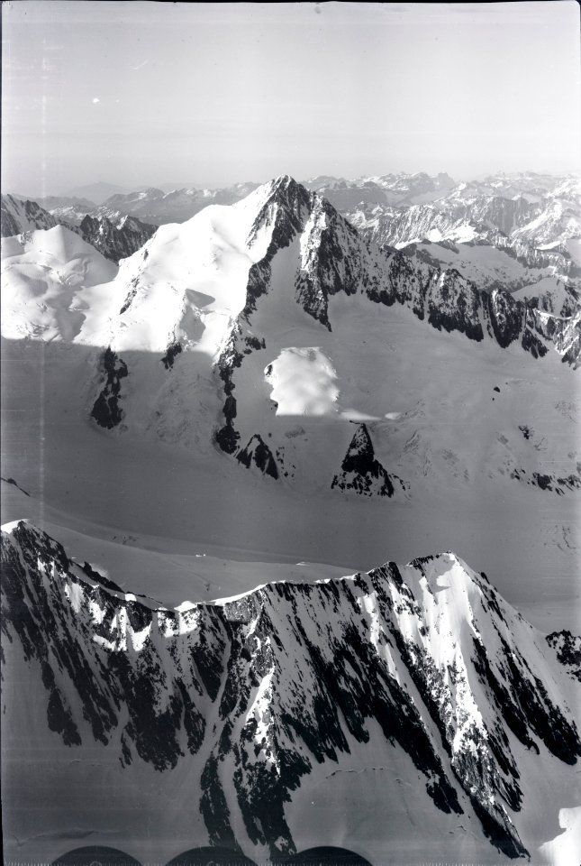 ETH-BIB-Schönbühlhorn, Finsteraarhorn v. S. W. aus 4000 m-Inlandflüge-LBS MH01-005702