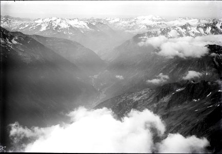 ETH-BIB-Schöllenen, Reusstal v. N. aus 3300 m-Inlandflüge-LBS MH01-004717
