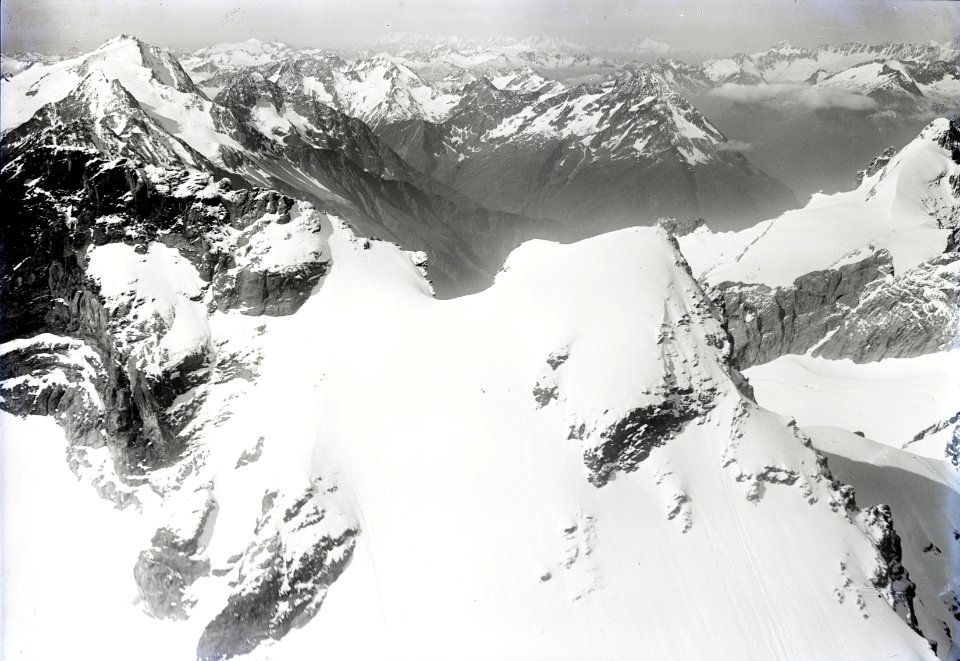 ETH-BIB-Schärhorn, Oberalpstock, Maderantal v. N. O. aus 3400 m-Inlandflüge-LBS MH01-004735