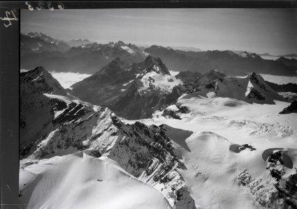 ETH-BIB-Schärhorn, Windgällen v. S. O. aus 4000 m-Inlandflüge-LBS MH01-006328