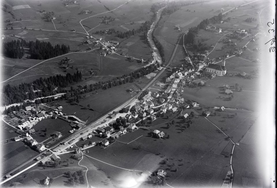 ETH-BIB-Schüpfheim aus 400 m-Inlandflüge-LBS MH01-002935