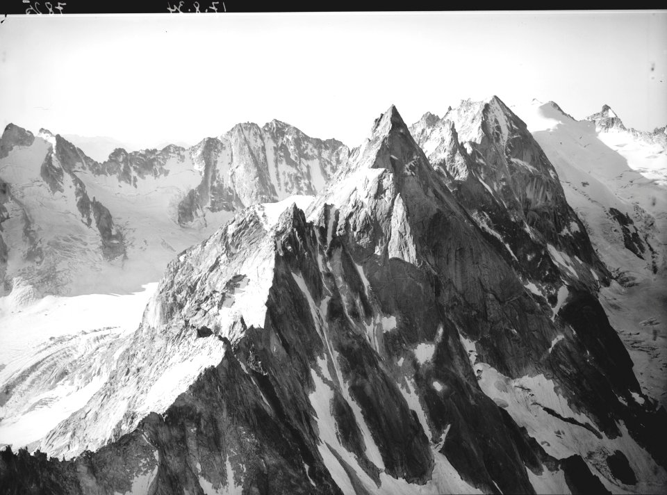 ETH-BIB-Sciora Dadent, Cima della Bondasca, Pizzo Sciora v. N. N. W. aus 3300 m-Inlandflüge-LBS MH01-007825