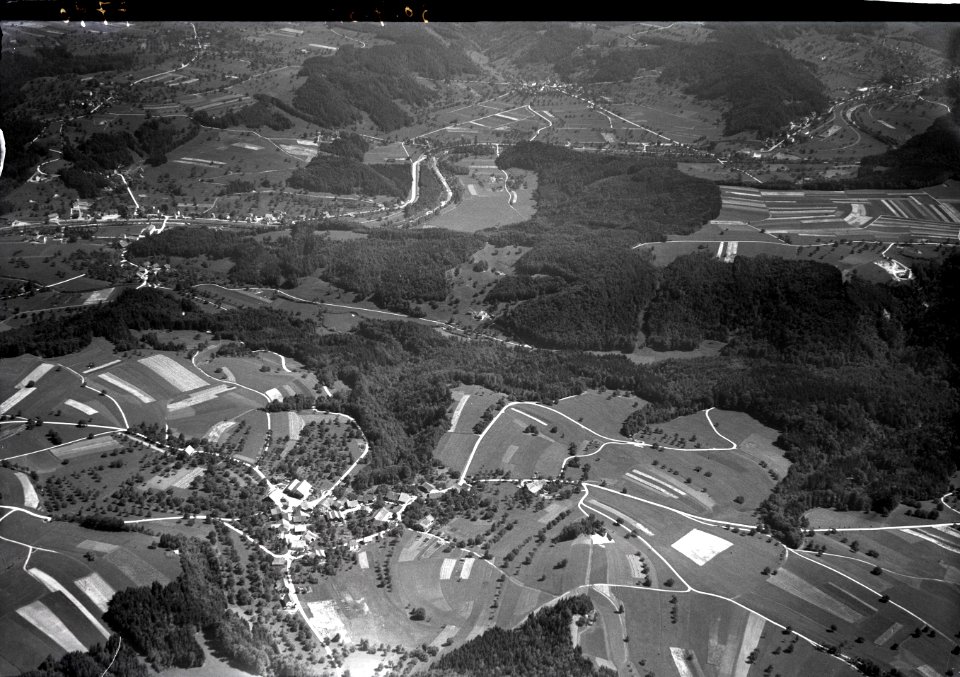 ETH-BIB-Sennhof, Tösstal v. S. aus 2000 m-Inlandflüge-LBS MH01-007793