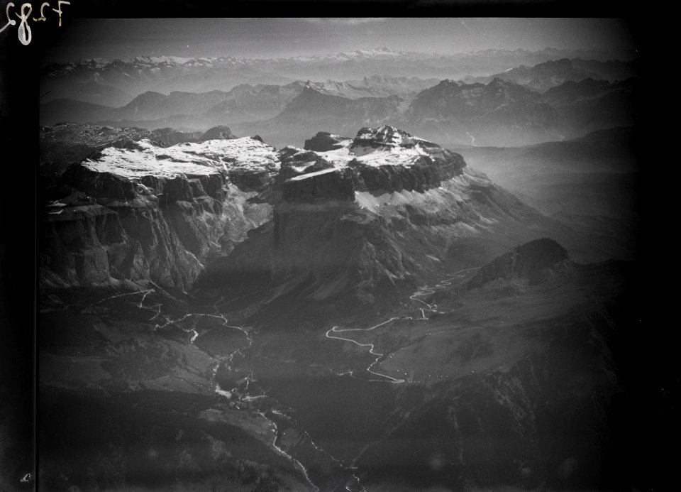 ETH-BIB-Sellastock mit Piz Boè, Dolomiten-Inlandflüge-LBS MH01-007282