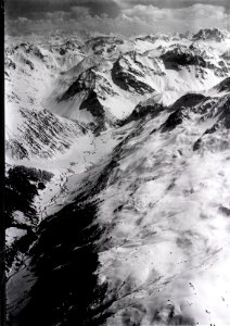 ETH-BIB-Sertigtal, Sertig Dörfli, Chüealp, Mittaghorn, Piz Kesch v. N. W. aus 3200 m-Inlandflüge-LBS MH01-005061