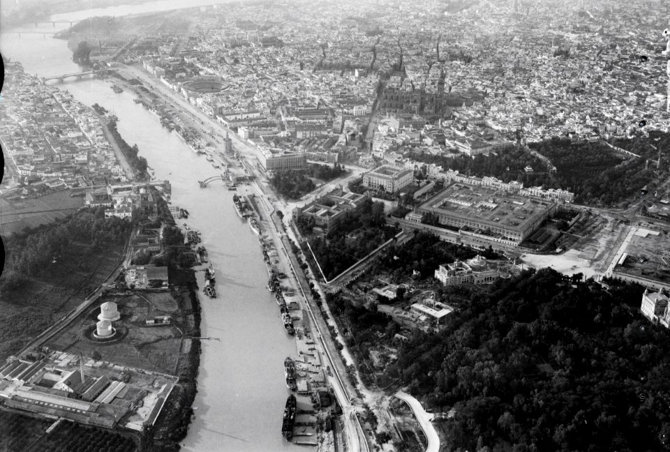 ETH-BIB-Sevilla (Hafen) von S. aus 400 m Höhe-Mittelmeerflug 1928-LBS MH02-05-0024