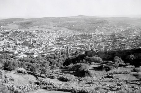 ETH-BIB-Sicht auf Fès von einem Hügel-Nordafrikaflug 1932-LBS MH02-13-0361