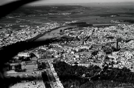 ETH-BIB-Sevilla mit Kathedrale-Nordafrikaflug 1932-LBS MH02-13-0571