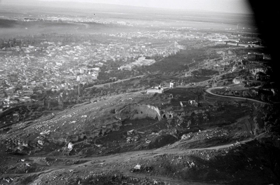 ETH-BIB-Sicht auf einen Hügel bei Fès-Nordafrikaflug 1932-LBS MH02-13-0435