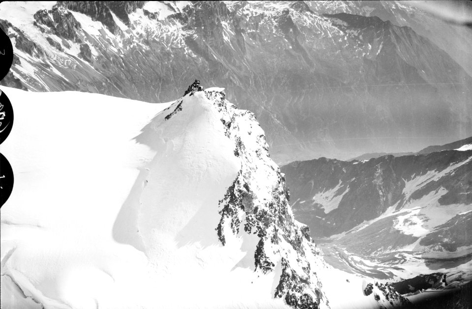 ETH-BIB-Signalkuppe, Capanna Margherita v. S. W. aus 4800 m-Inlandflüge-LBS MH01-006200