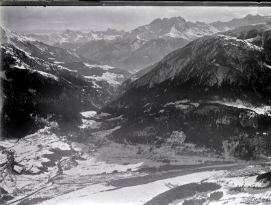 ETH-BIB-Sils im Domleschg, Thusis, Schin, Muttner, Höhi, Schinschlucht, Piz d'Ela, Piz Keschh v. W. aus 2000 m-Inlandflüge-LBS MH01-005572