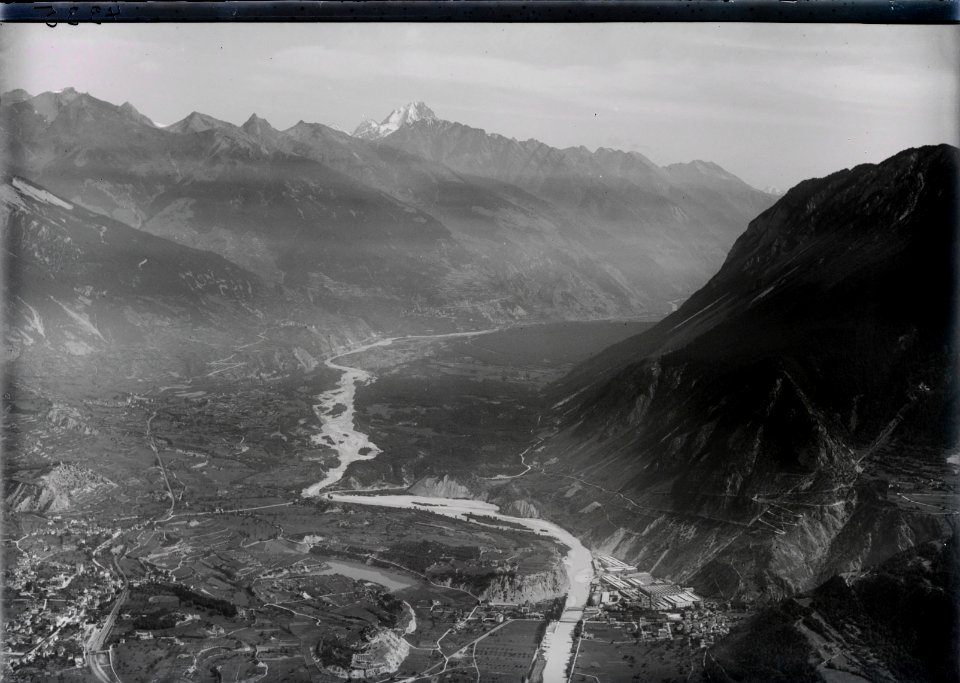 ETH-BIB-Sierre, Chippis, Leuk, Bietschhorn v. W. aus 2000 m-Inlandflüge-LBS MH01-004335