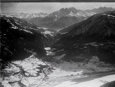 ETH-BIB-Sils im Domleschg, Scharans, Schinschlucht, Pit d'Ela, Piz Kesch v. N. W. aus 2000 m-Inlandflüge-LBS MH01-005569