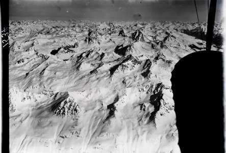 ETH-BIB-Silvretta-Gruppe, Piz Buin, Flüela, Weisshorn v. S. W. aus 4000 m-Inlandflüge-LBS MH01-001534