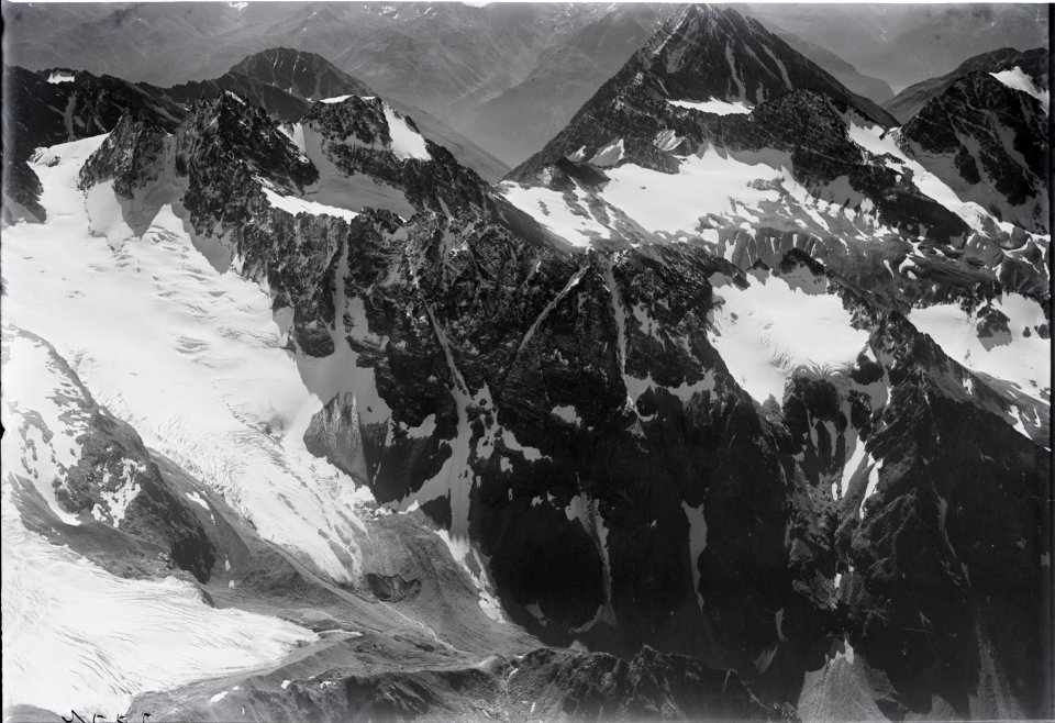 ETH-BIB-Silvrettagletscher, Verstanklahorn, Piz Linard v. N. aus 3300 m-Inlandflüge-LBS MH01-003897
