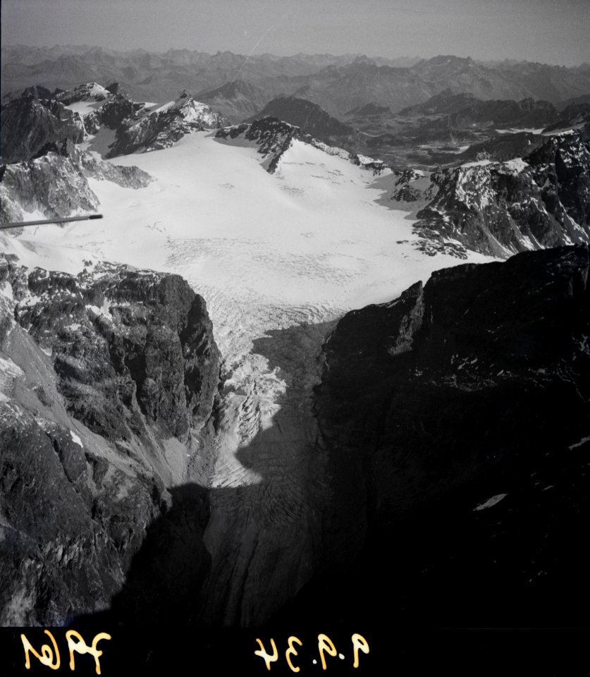 ETH-BIB-Silvretta, Gletscher, Egghorn, Piz Buin v. S. aus 3300 m-Inlandflüge-LBS MH01-007961
