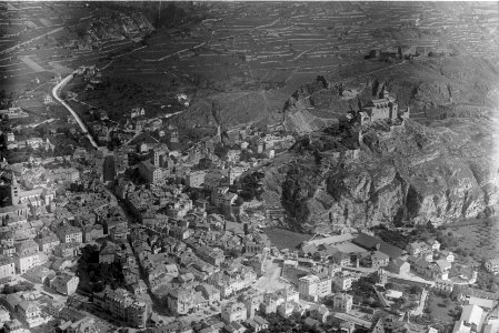 ETH-BIB-Sion-Sitten, Château de Tourbillon, Château Valère aus 100 m-Inlandflüge-LBS MH01-004871