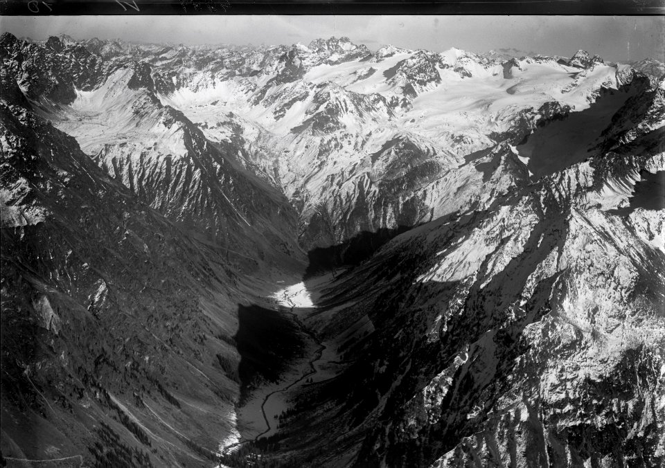ETH-BIB-Silvrettagletscher, Fluchthorn, Piz Buin v. W. aus 2800 m-Inlandflüge-LBS MH01-004991