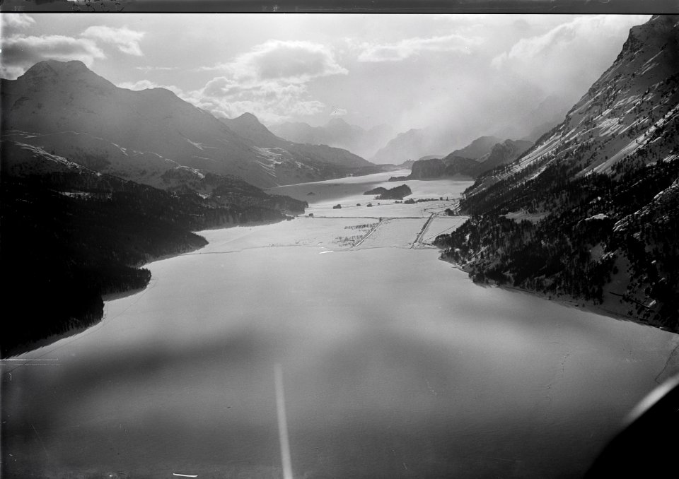 ETH-BIB-Silvaplanersee, Sils-Segl Maria, Silsersee v. O. aus 2400 m-Inlandflüge-LBS MH01-005586