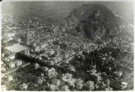 ETH-BIB-Sion-Sitten, Château de Tourbillon, Château Valère v. S. W. aus 100 m-Inlandflüge-LBS MH01-004872-AL