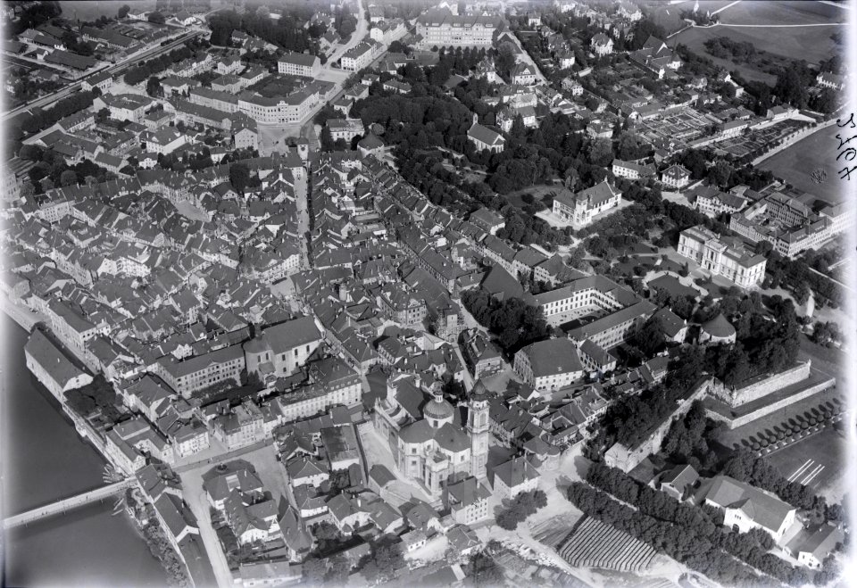 ETH-BIB-Solothurn, Altstadt, Zentrum aus 400 m-Inlandflüge-LBS MH01-002764
