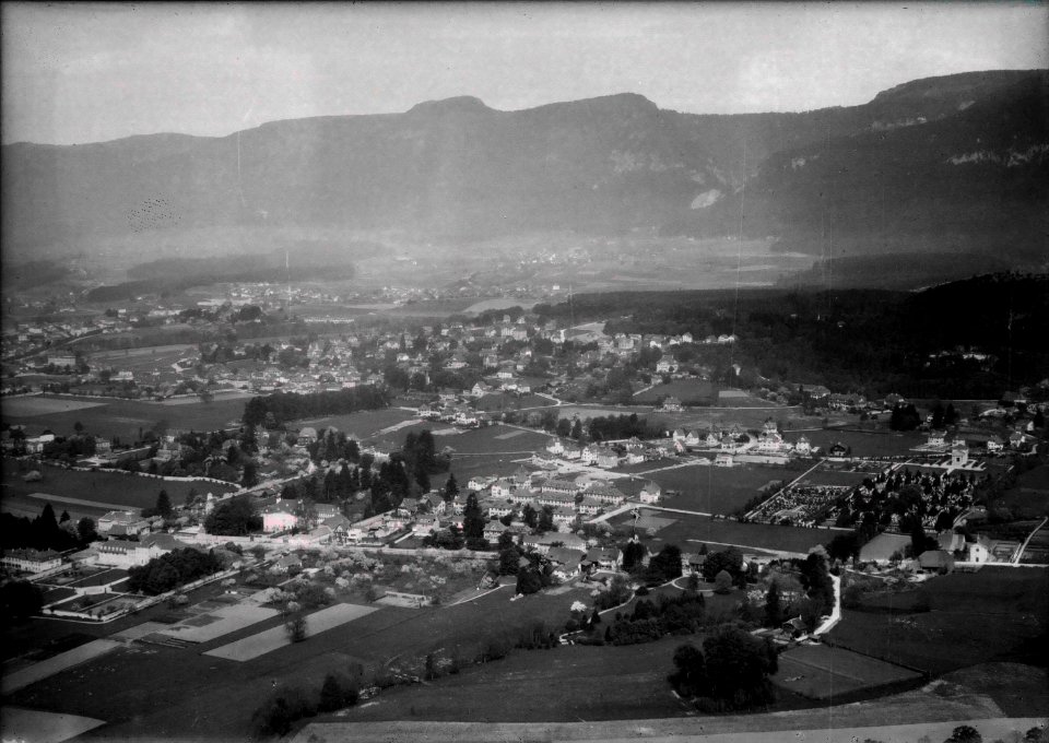 ETH-BIB-Solothurn-Hubelmatte, westliches Quartier, Weissenstein aus 200 m-Inlandflüge-LBS MH01-006427