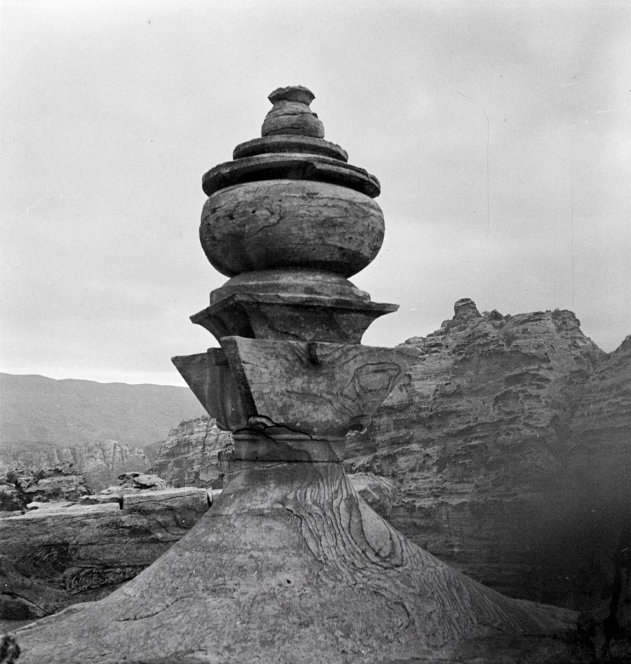 ETH-BIB-Spitze des Tempels Ed Deir, Petra-Abessinienflug 1934-LBS MH02-22-0101